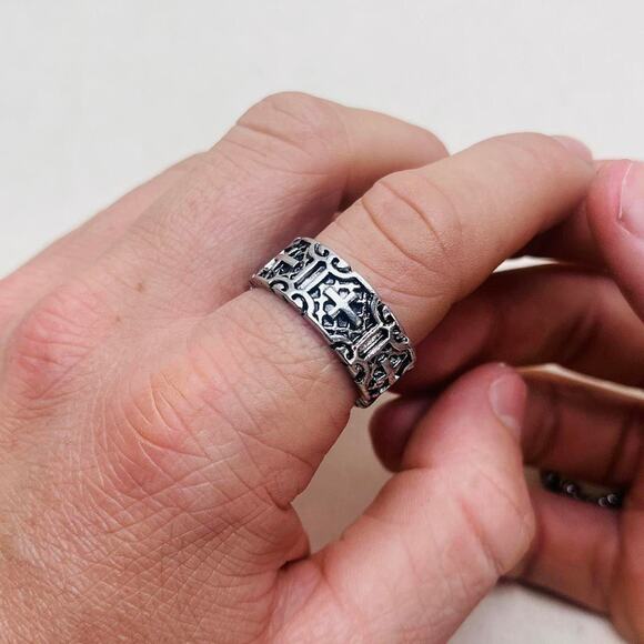 Y2K Grunge Silver Gothic Cross Ring – Size 10, Unisex, Brand New - Picture 2 of 7